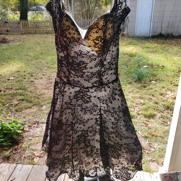 Womens Clothing - Picture 10 of 16